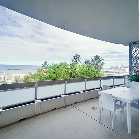 Centro Fronte Mare Apartment